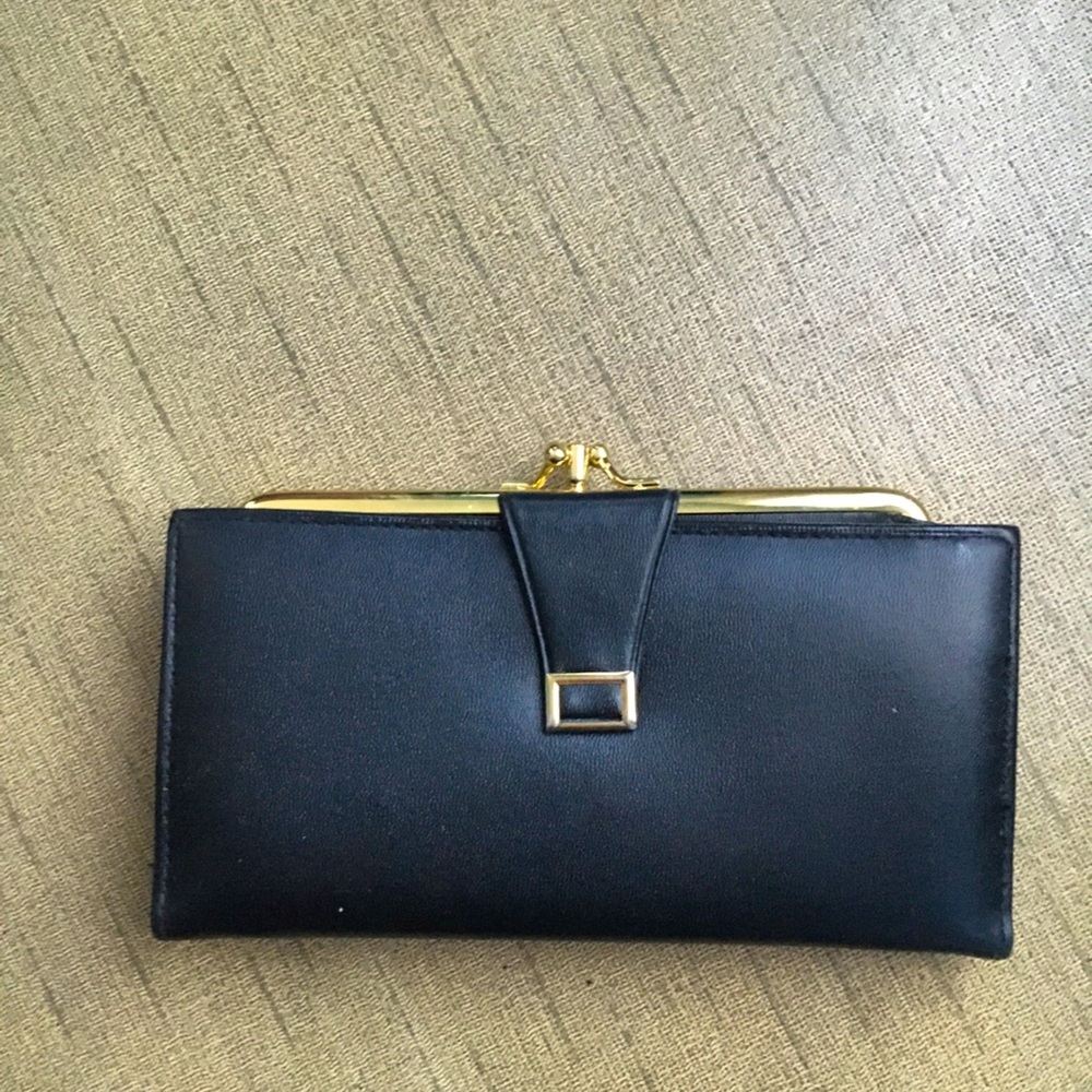Black clutch